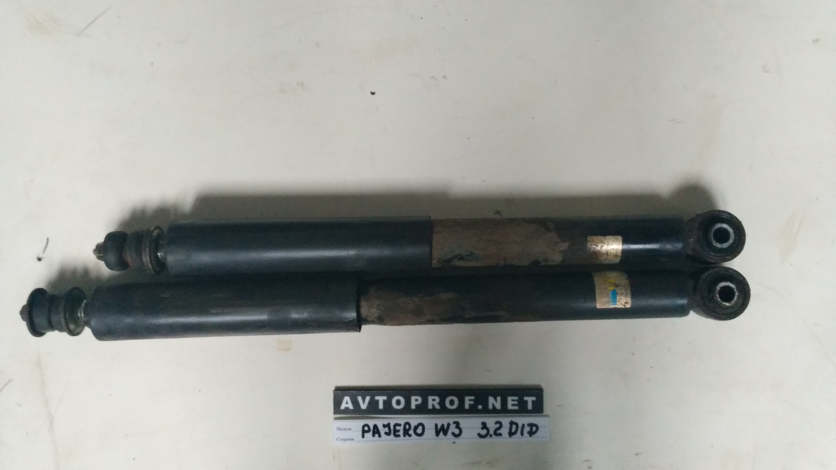 Амортизатор задний митсубиси паджеро. Амортизатор задний Паджеро 4. Задние амортизаторы Митсубиси Паджеро 4. Задние амортизаторы Паджеро 2. Задний амортизатор Мицубиси Паджеро спорт.